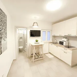 Studio apartment&room Niko Spalato